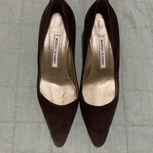 Manolo Blahnik Brown Suede kitten heels